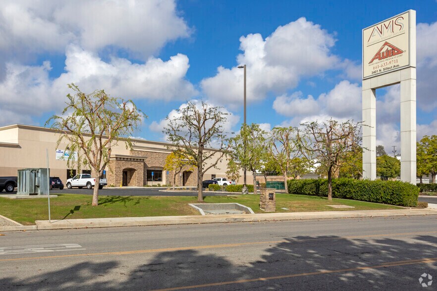 More Photos Of 3401 N Sillect Ave, Bakersfield Distribution For Lease