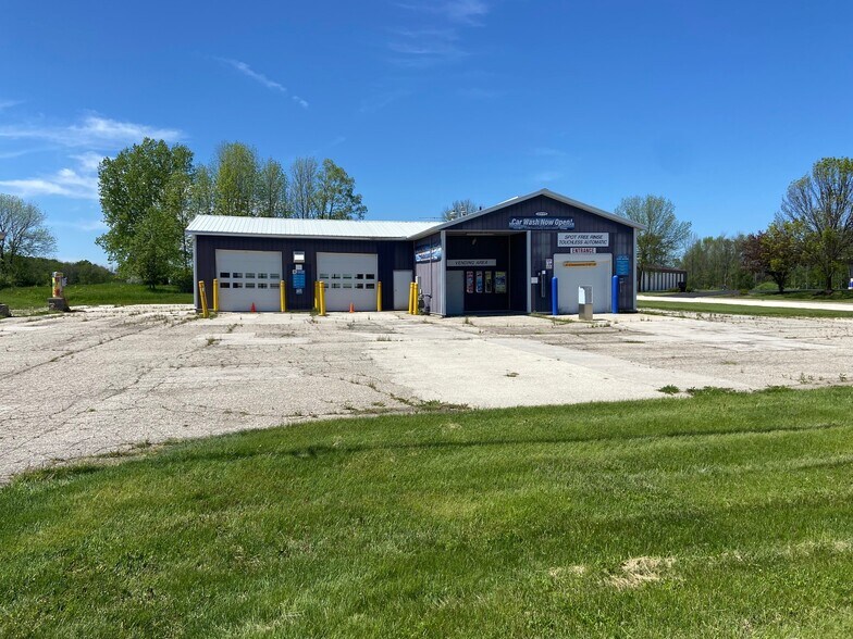 More Photos Of 921 Marquette Dr, Kewaunee Carwash For Sale