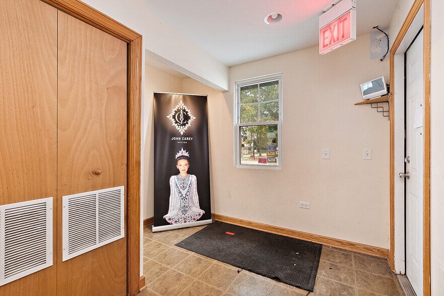 More Photos Of 6401 W 107th St, Worth Freestanding For Sale