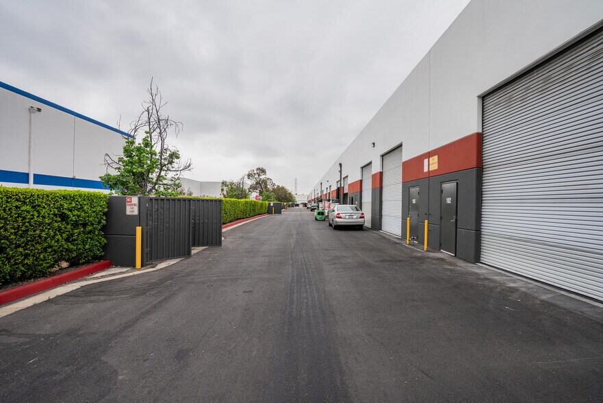 More Photos Of 12711 Ramona Blvd, Baldwin Park Warehouse For Lease