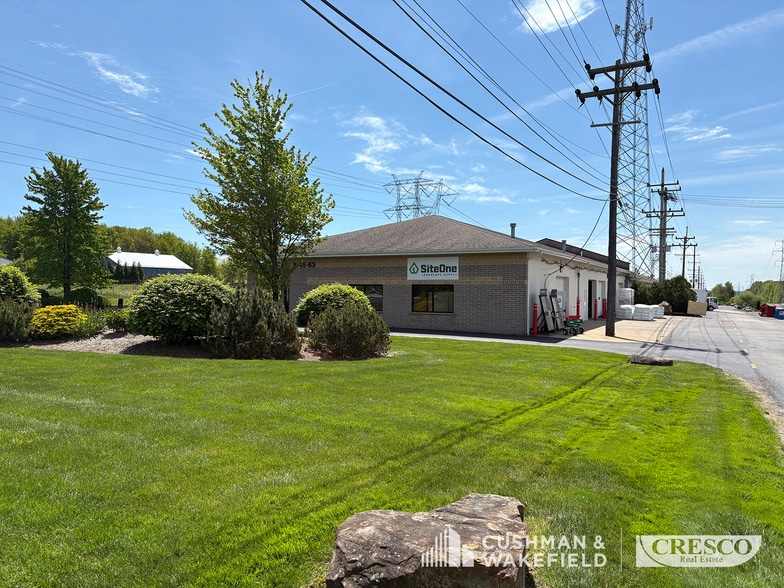 More Photos Of 8745-8763 Mayfield Rd, Chesterland Light Manufacturing For Lease