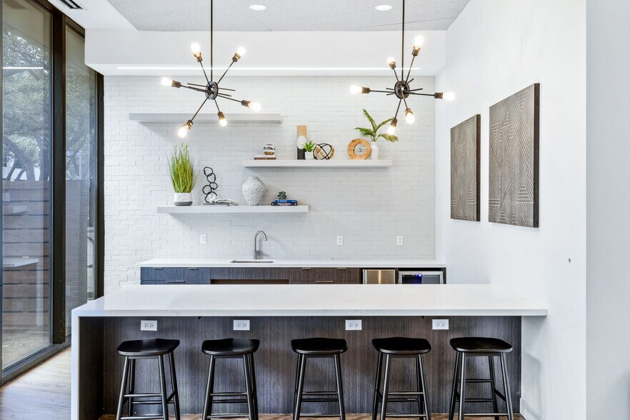 More Photos Of 8390 Lyndon B Johnson Fwy, Dallas Medical For Lease