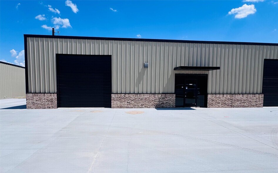 More Photos Of 13008 S FM 730, Azle Flex For Lease