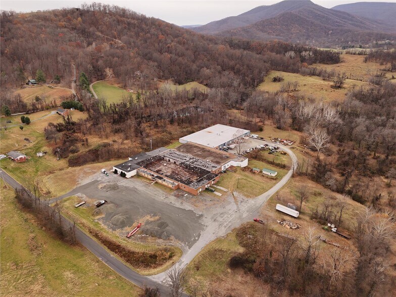 More Photos Of 113 Aileen Rd, Flint Hill Warehouse For Sale