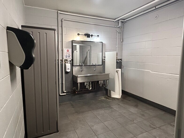 More Photos Of 207 Causeway Blvd, La Crosse Industrial For Sale