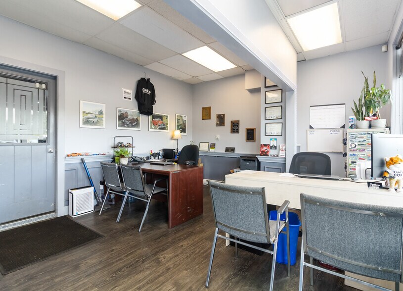 More Photos Of 9139 E Saanich Rd, North Saanich Auto Dealership For Sale