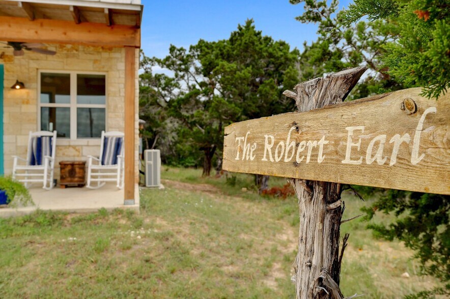 More Photos Of 7400 McGregor Ln, Dripping Springs Hotel For Sale