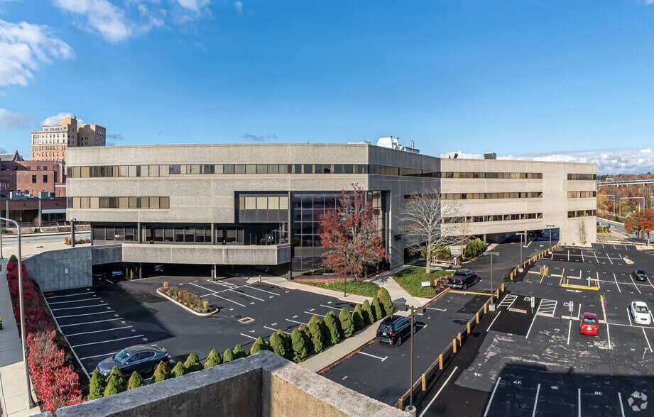 More Photos Of 125 Eugene O'Neill Dr, New London Office For Lease