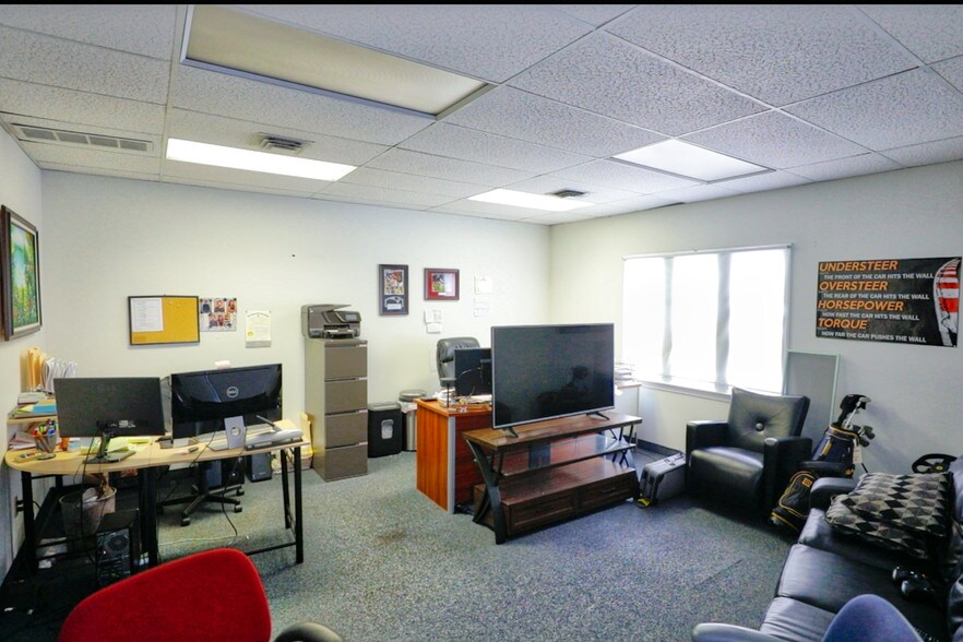 More Photos Of 584 Meadow St, Agawam Medical For Lease