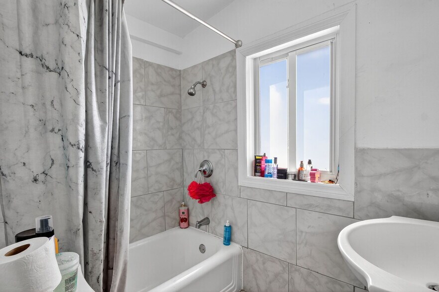 More Photos Of 1680 NW 22nd Ct, Miami Multifamily For Sale