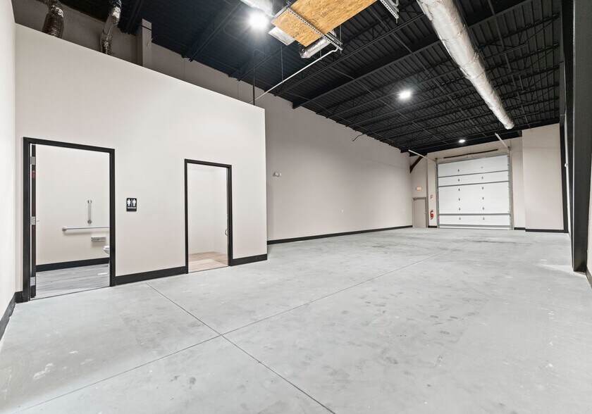 More Photos Of 137 Ebert Lane, Mooresville Flex For Lease