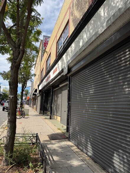 More Photos Of 124 Port Richmond Ave, Staten Island Storefront Retail Office For Lease