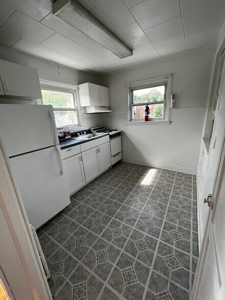 More Photos Of 158-160 W Main St, Walden Storefront Retail Residential For Sale