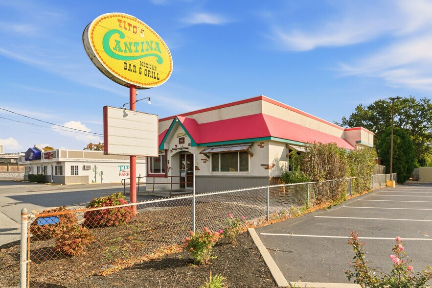 Primary Photo Of 651 W Main Rd, Middletown Restaurant For Sale