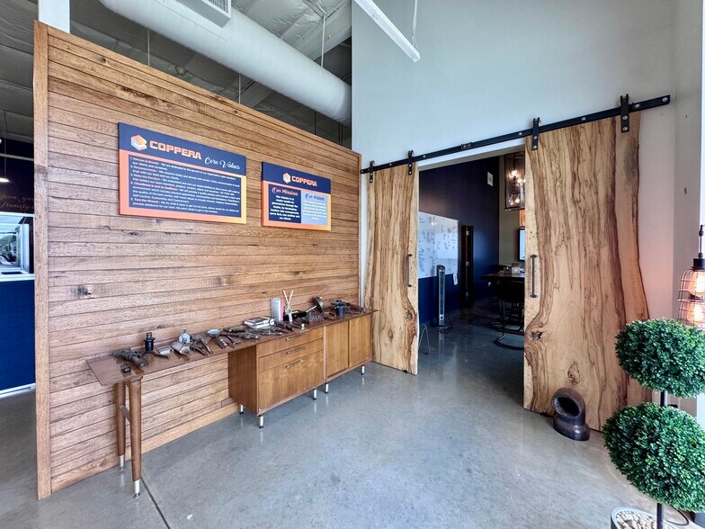 More Photos Of 1009 W 2nd St, Taylor Flex For Sale