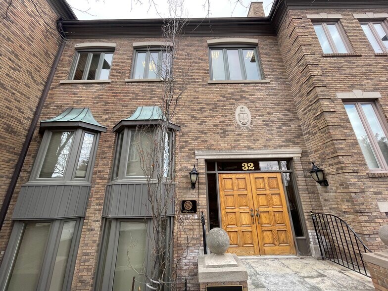 More Photos Of 28-34 Village Centre Pl, Mississauga Office For Lease