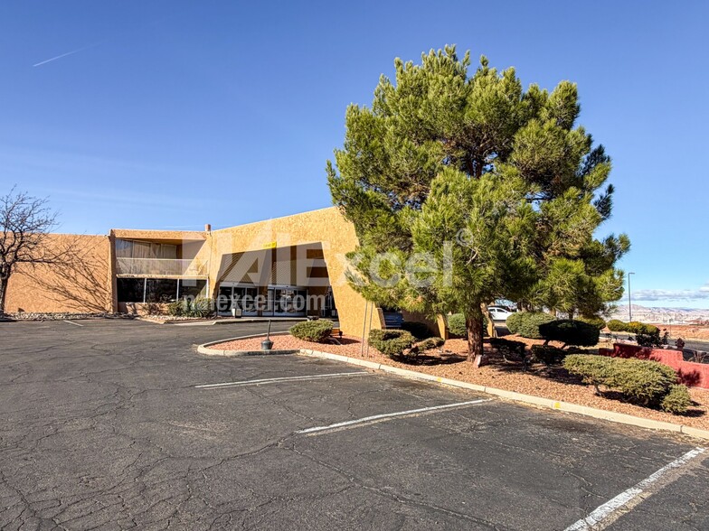 More Photos Of 287 N Lake Powell Blvd, Page Hotel For Sale