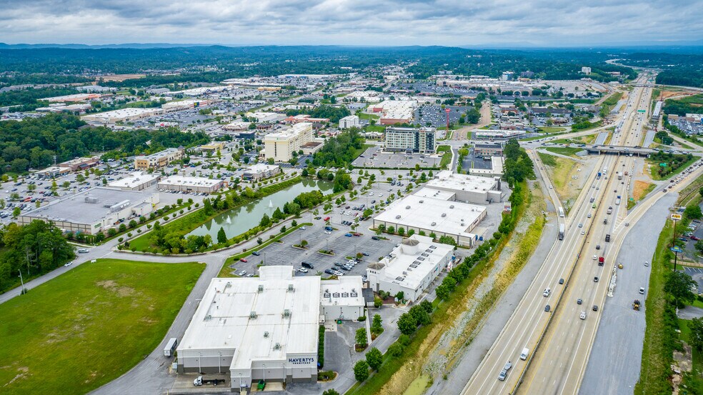 More Photos Of 7201 Shallowford Rd, Chattanooga Unknown For Lease