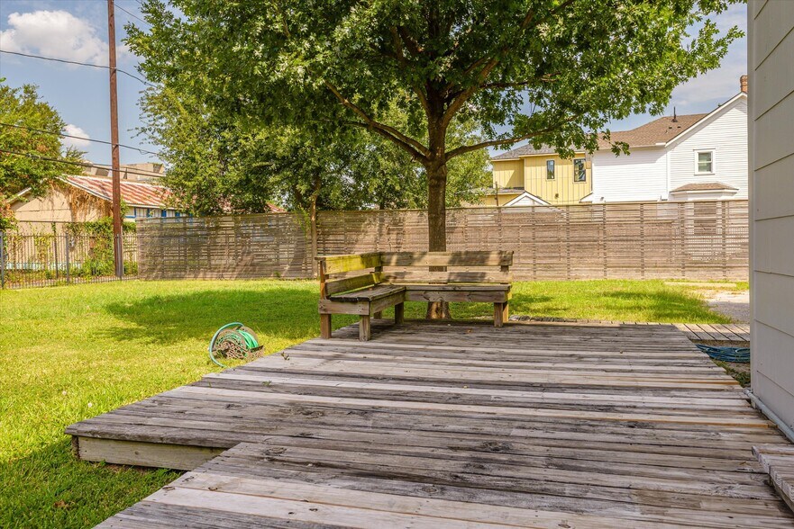 More Photos Of 119 E 20th St, Houston Office Residential For Sale