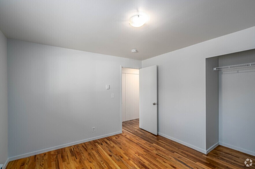 More Photos Of 512 5th Ave W, Seattle Apartments For Sale