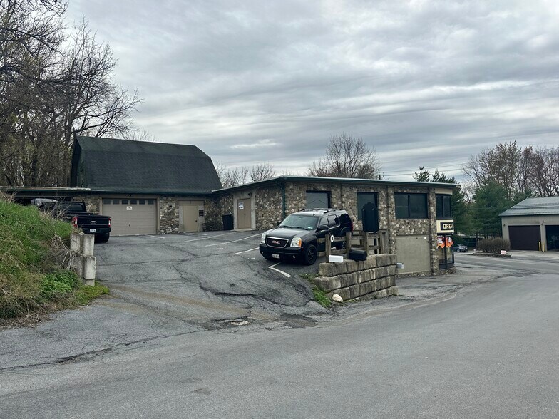 More Photos Of 2 Schoolhouse Rd, Pine Island Loft Creative Space For Lease