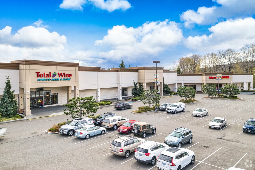 More Photos Of 300 Andover Park W, Tukwila General Retail For Lease