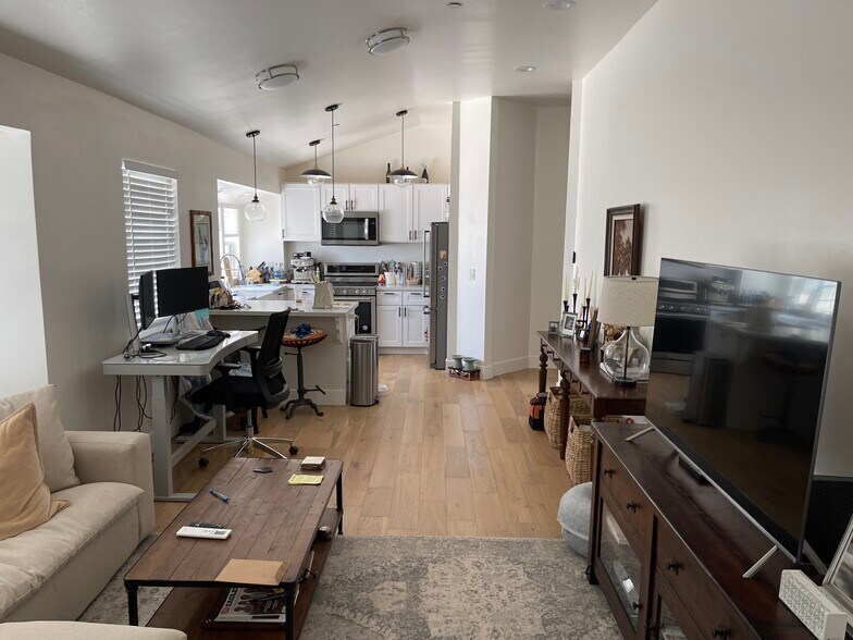 More Photos Of 144 Reamer St, Auburn Specialty For Sale