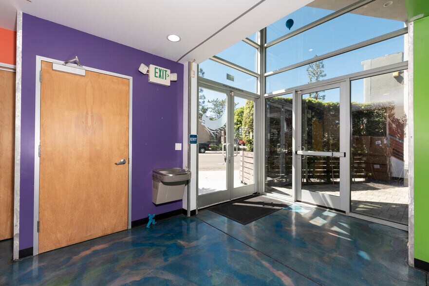 More Photos Of 512 N Pacific Coast Hwy, Redondo Beach Freestanding For Sale