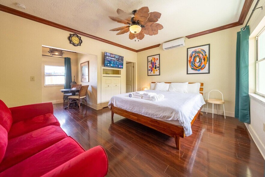 More Photos Of 648 Poinsettia Ave, Clearwater Beach Hotel For Sale