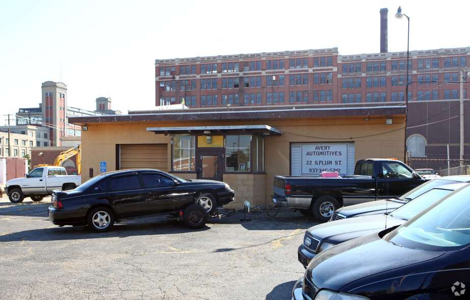 Primary Photo Of 22 S Plum St, Springfield Auto Repair For Sale