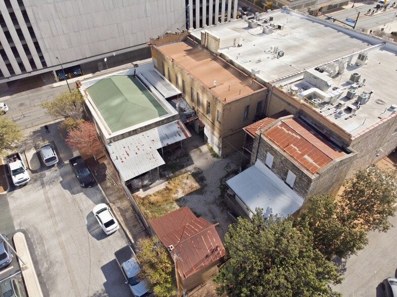 More Photos Of 111-113 N Flores St, San Antonio Storefront Retail Residential For Sale