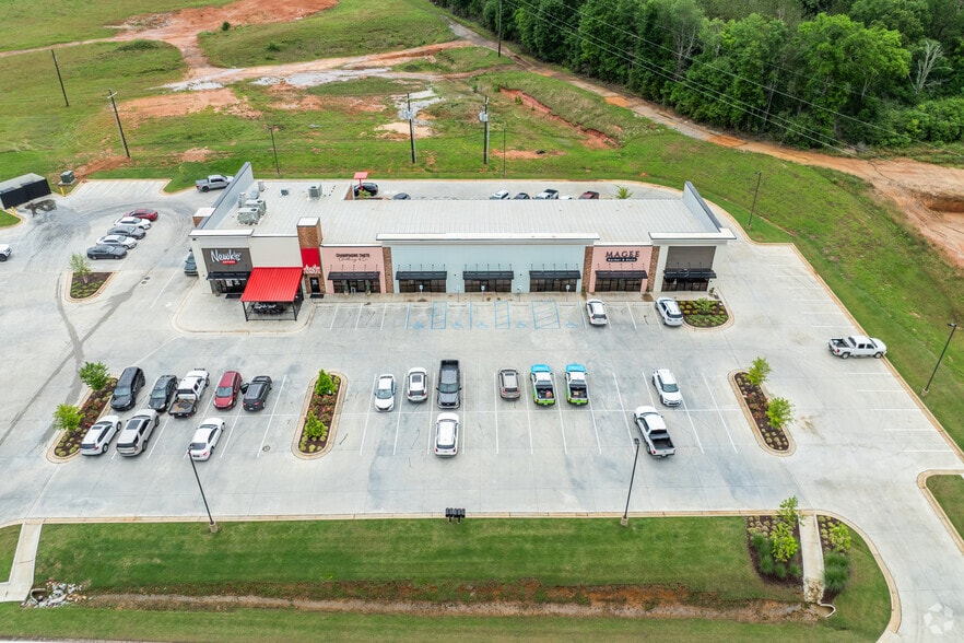 More Photos Of 1740 Simpson Highway 49, Magee Storefront For Lease