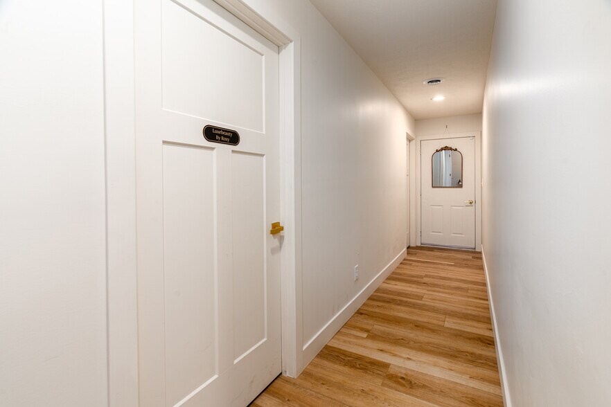 More Photos Of 709 N Carbon St, Marion Flex For Sale