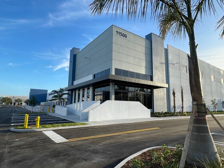 More Photos Of 11550 NW 124th St, Medley Unknown For Lease