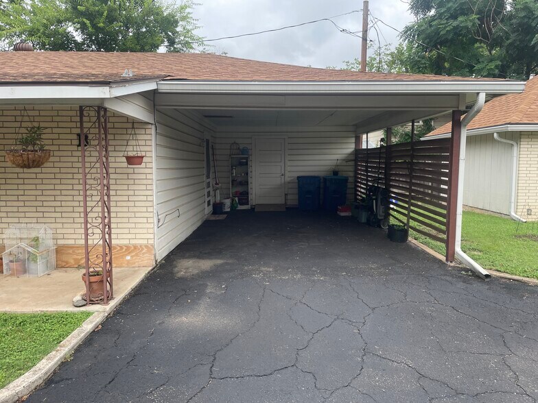 More Photos Of 916 Jefferson St, Kerrville Apartments For Sale
