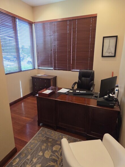 More Photos Of 10260-10262 Sawmill Pky, Powell Medical For Lease
