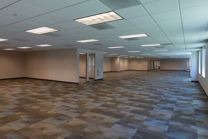 More Photos Of 9850 NW 41st St, Doral Unknown For Lease