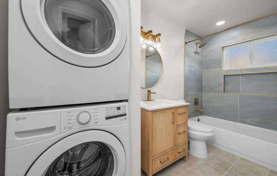 More Photos Of 2003 Emerald St, San Diego Apartments For Sale