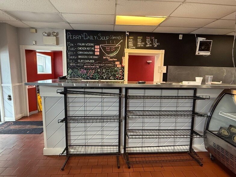 More Photos Of 643 Chandler St, Worcester Restaurant For Lease