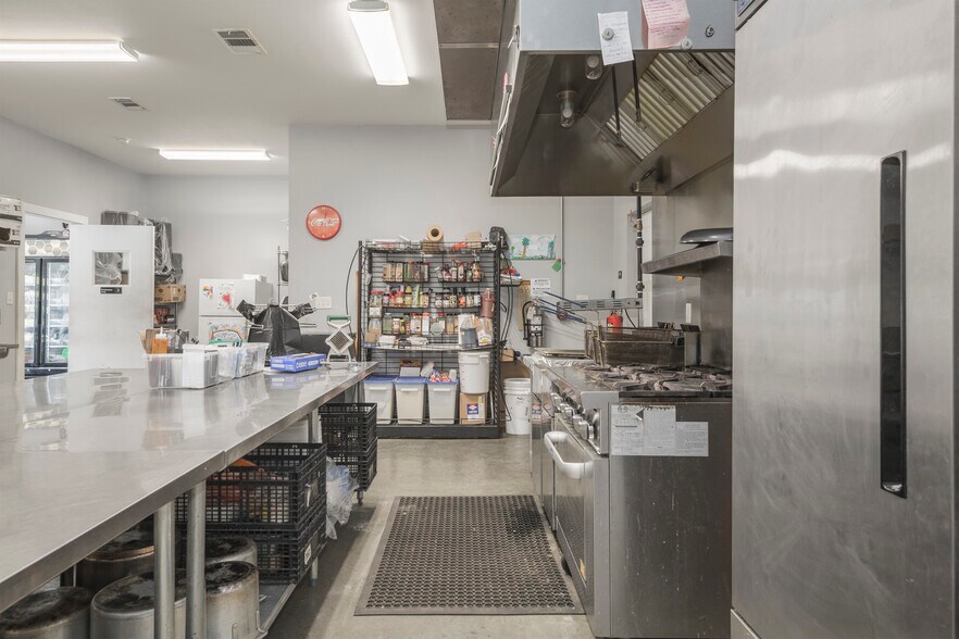 More Photos Of 147 US-80 Hwy, Calhoun General Retail For Sale