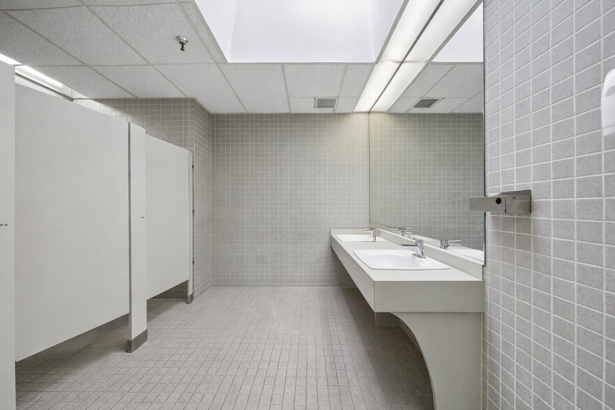 More Photos Of 545-553 Cedar Ln, Teaneck Office For Sale