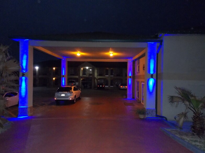More Photos Of 207 US Highway 77 S, Hallettsville Hotel For Sale