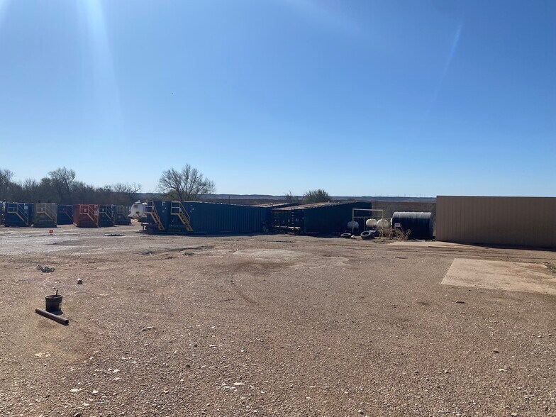 More Photos Of 2306 E Broadway St, Sweetwater Truck Terminal For Lease