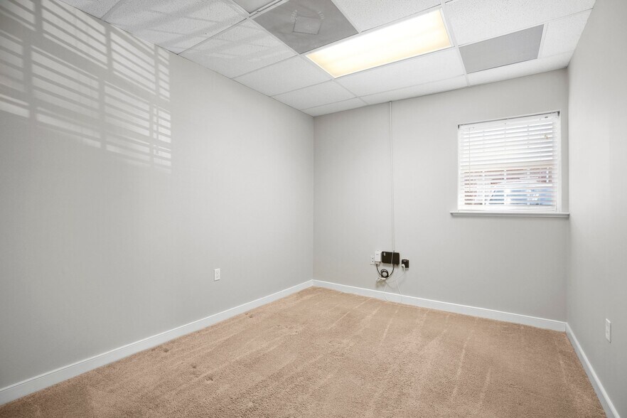 More Photos Of 10708 Ballantraye Dr, Fredericksburg Medical For Sale