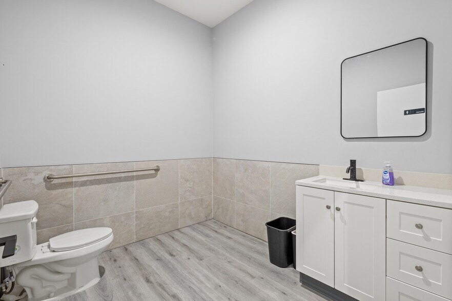 More Photos Of 800 N Plano Rd, Richardson Medical For Lease