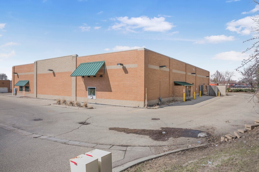 More Photos Of 4205-4225 Egan Dr, Savage Drugstore For Lease