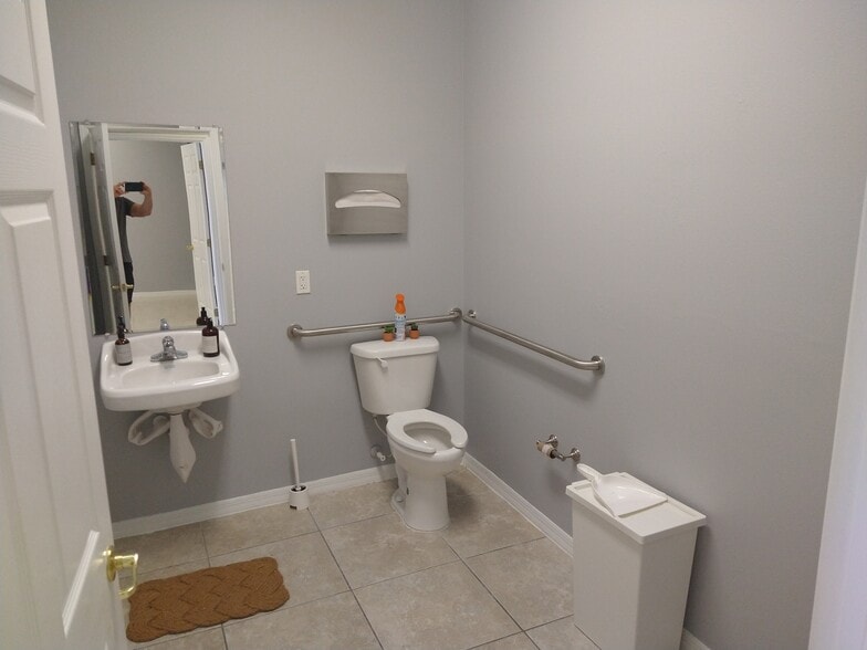 More Photos Of 17703 Hunting Bow Cir, Lutz Office For Lease