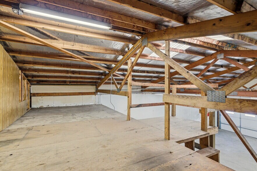More Photos Of 347 E French St, Braidwood Warehouse For Sale