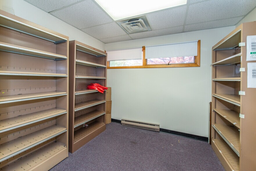 More Photos Of 125 Newton Sparta Rd, Newton Office For Lease