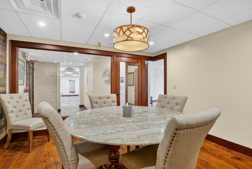 More Photos Of 750 Washington Rd, Mt Lebanon Apartments For Sale